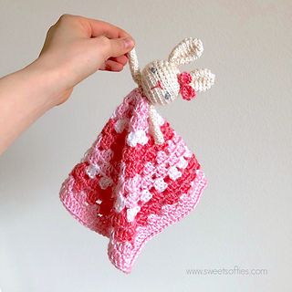 http://www.sweetsofties.com/2017/11/bunny-lovey-free-crochet-pattern.html